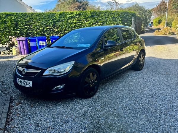 Vauxhall Astra Hatchback, Petrol, 2010, Black