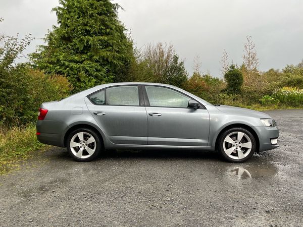 Skoda Octavia Saloon, Petrol, 2013, Grey