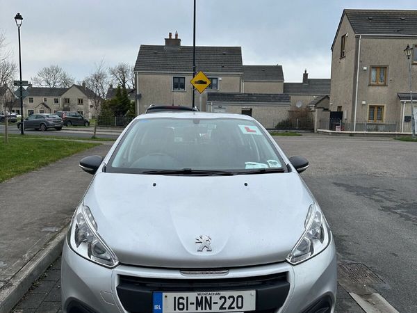 Peugeot 208 Hatchback, Petrol, 2016, Grey