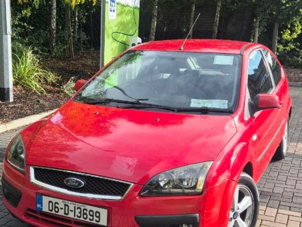 Ford Focus Hatchback, Petrol, 2006, Red