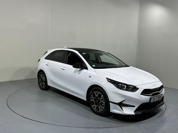 Kia Ceed Hatchback, Diesel Hybrid, 2025, White