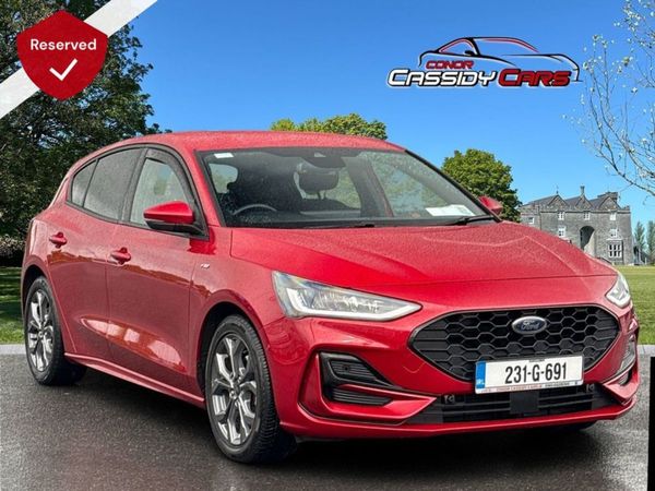 Ford Focus Hatchback, Petrol, 2023, Red