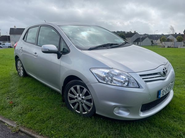 Toyota Auris Hatchback, Diesel, 2012, Silver