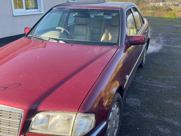 Mercedes-Benz C-Class Saloon, Petrol, 2000, Red