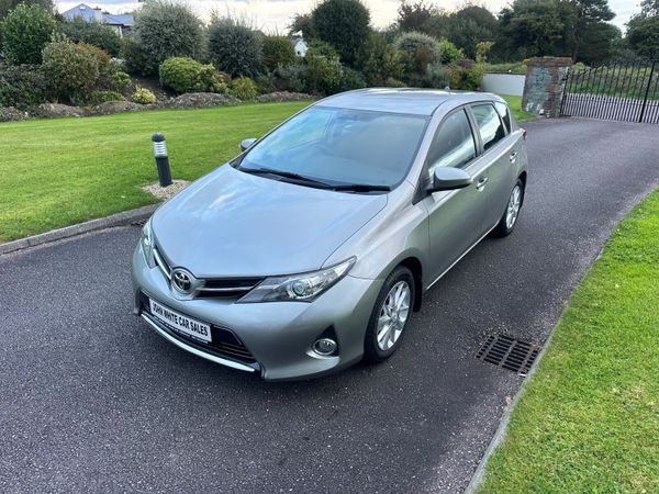 Toyota Auris Hatchback, Diesel, 2015, Grey