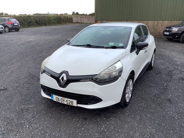 Renault Clio Hatchback, Petrol, 2013, White