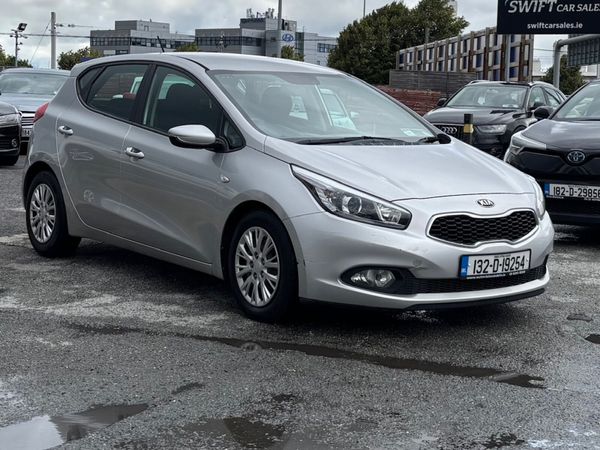 Kia Ceed Hatchback, Diesel, 2013, Silver