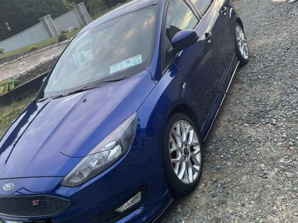 Ford Focus Hatchback, Diesel, 2017, Blue