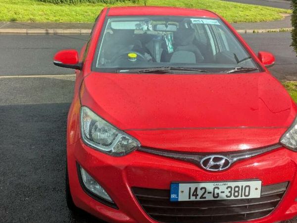 Hyundai i20 Hatchback, Petrol, 2014, Red
