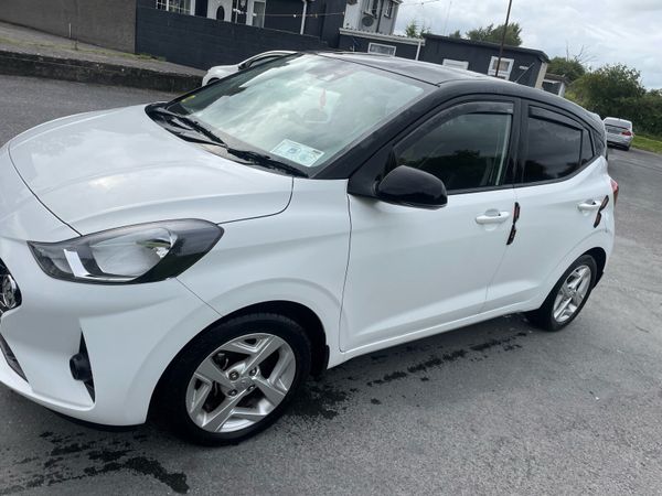 Hyundai i10 Hatchback, Petrol, 2022, White