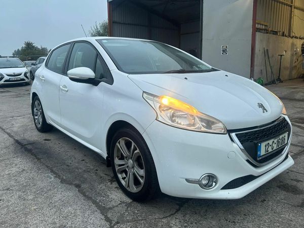 Peugeot 208 Hatchback, Petrol, 2012, White