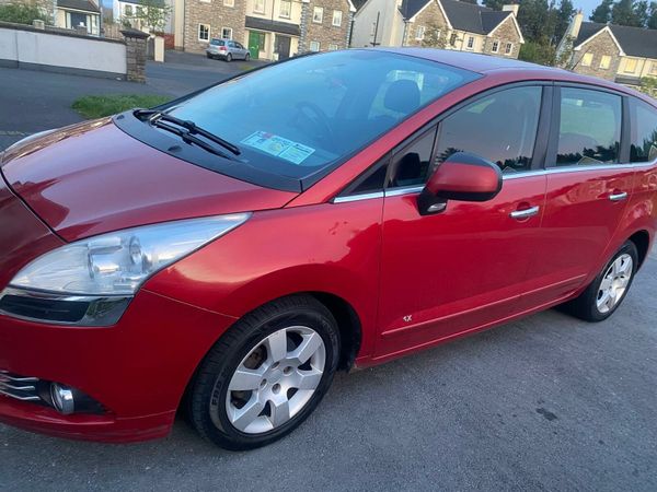 Peugeot 5008 MPV, Diesel, 2011, Red