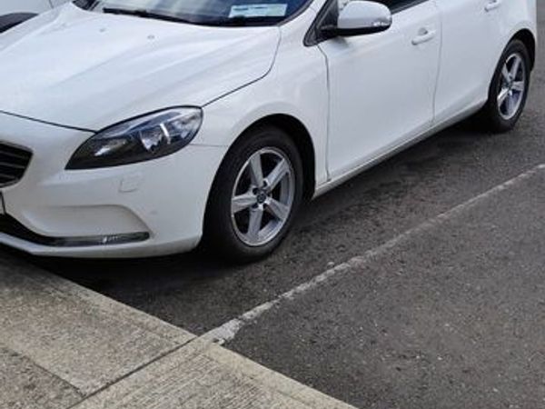 Volvo V40 Hatchback, Diesel, 2013, White