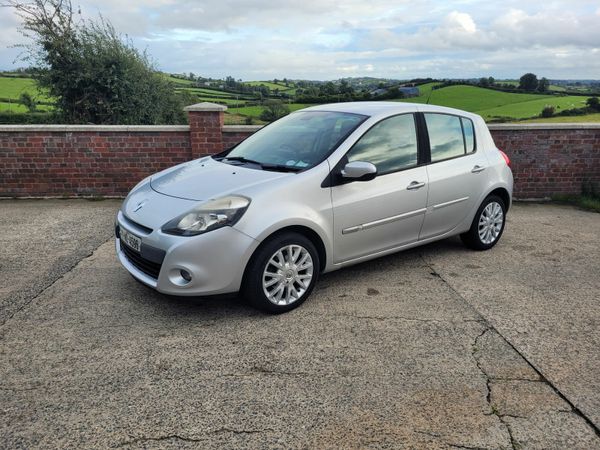 Renault Clio Hatchback, Petrol, 2011, Silver