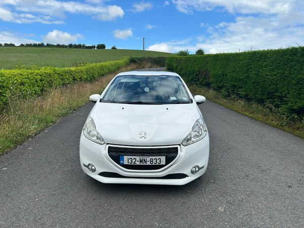 Peugeot 208 Hatchback, Diesel, 2013, White