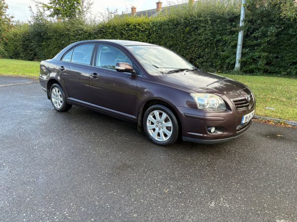 Toyota Avensis Saloon, Petrol, 2008, Red