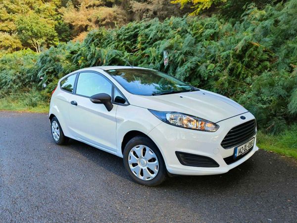 Ford Fiesta Hatchback, Petrol, 2014, White