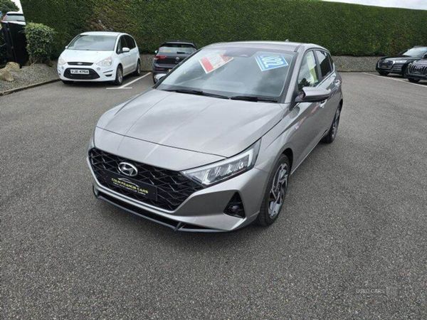 Hyundai i20 , Petrol, 2022, Gold