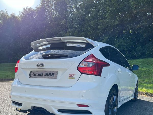 Ford Focus Hatchback, Petrol, 2012, White