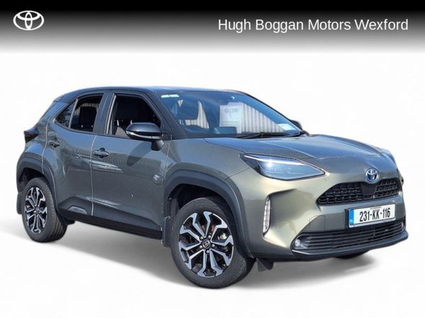 Toyota Yaris Hatchback, Petrol Hybrid, 2023, Green