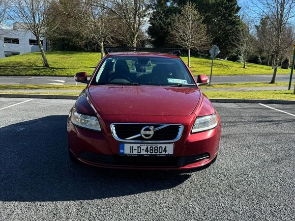 Volvo S40 Saloon, Diesel, 2011, Red