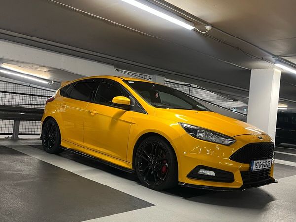 Ford Focus Hatchback, Diesel, 2016, Orange