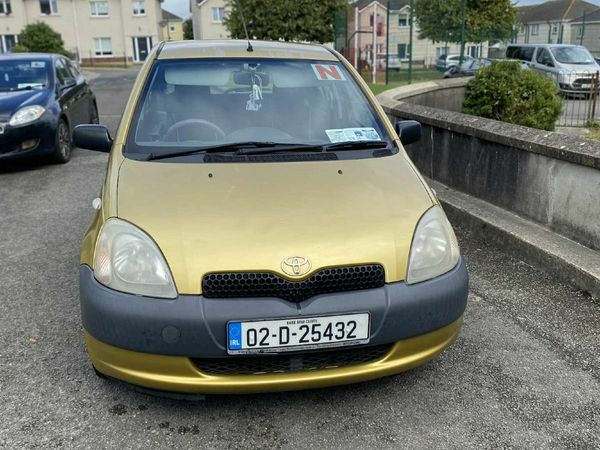 Toyota Yaris Hatchback, Petrol, 2002, Yellow