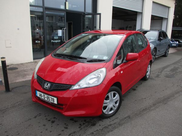 Honda Jazz Hatchback, Petrol, 2014, Red