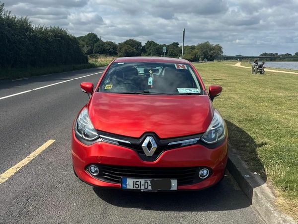 Renault Clio Hatchback, Petrol, 2015, Red