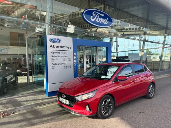 Hyundai i20 Hatchback, Petrol, 2023, Red