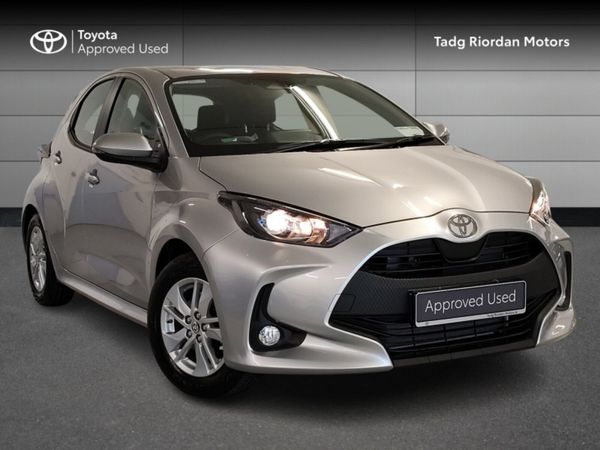 Toyota Yaris Hatchback, Petrol Hybrid, 2025, Silver