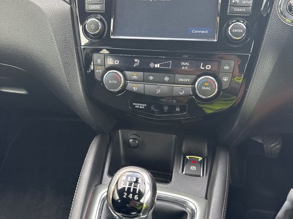 Nissan Qashqai Hatchback, Diesel, 2016, Grey