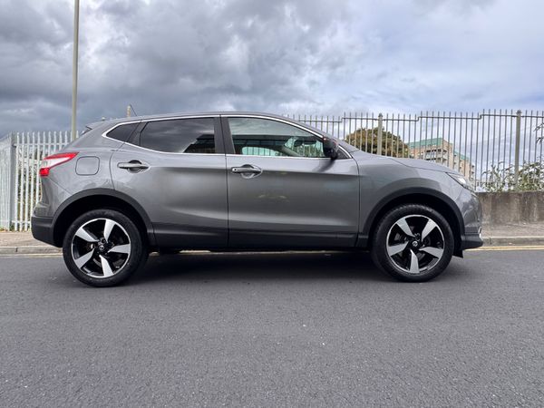 Nissan Qashqai Hatchback, Diesel, 2016, Grey