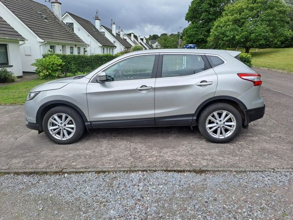 Nissan Qashqai Hatchback, Petrol, 2015, Silver