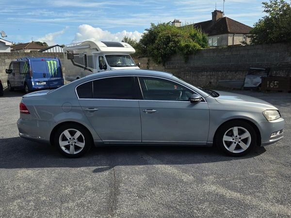 Volkswagen Passat Saloon, Diesel, 2011, Grey
