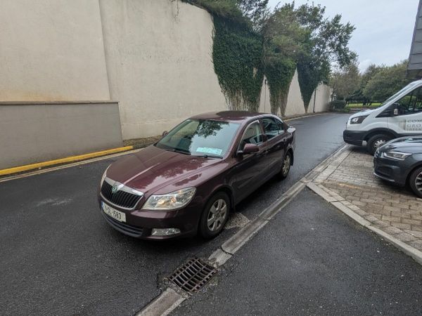 Skoda Octavia Saloon, Diesel, 2011, Red