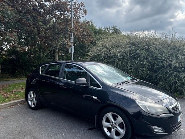 Opel Astra MPV, Petrol, 2012, Black