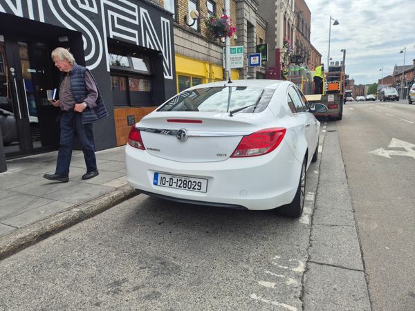 Vauxhall Insignia Hatchback, Diesel, 2010, White