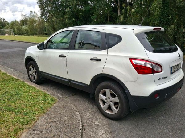 Nissan Qashqai Hatchback, Petrol, 2013, White