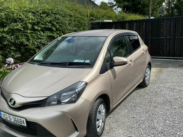 Toyota Vitz Hatchback, Petrol, 2015, Gold