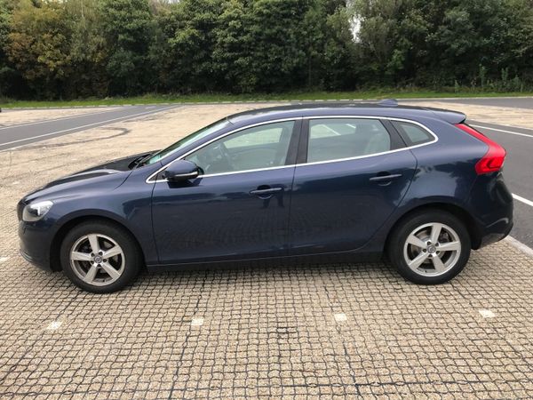 Volvo V40 Hatchback, Diesel, 2015, Blue