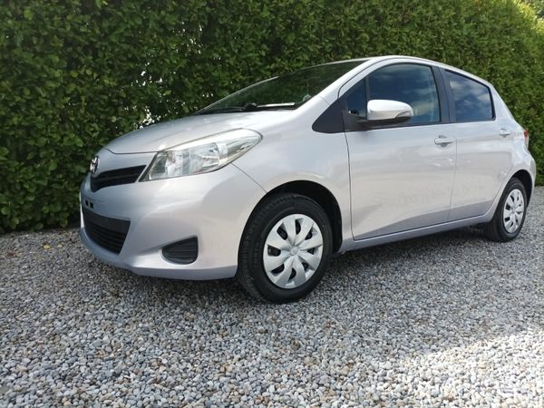 Toyota Yaris Hatchback, Petrol, 2014, Silver
