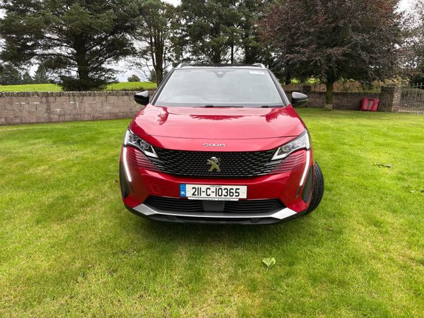 Peugeot 5008 MPV, Diesel, 2021, Red