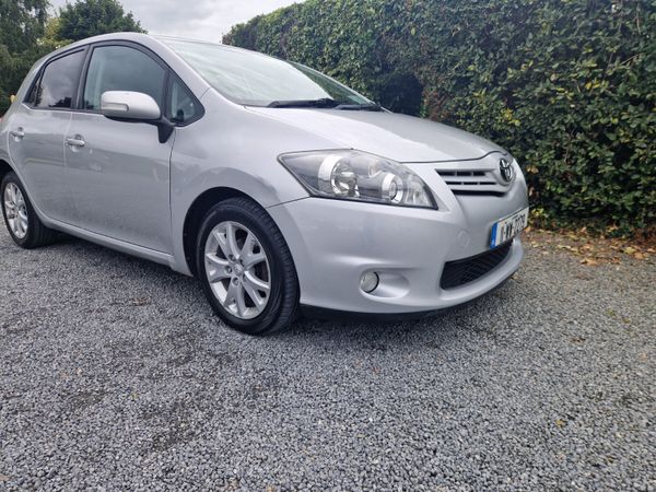 Toyota Auris Hatchback, Diesel, 2011, Silver