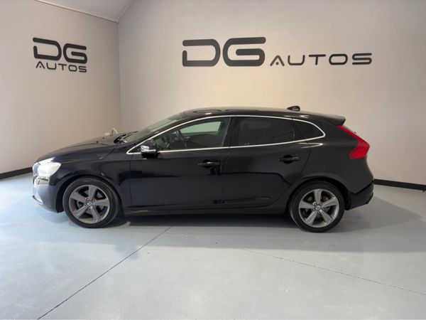 Volvo V40 Hatchback, Petrol, 2014, Black