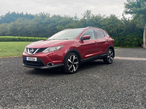 Nissan Qashqai Hatchback, Diesel, 2015, Red