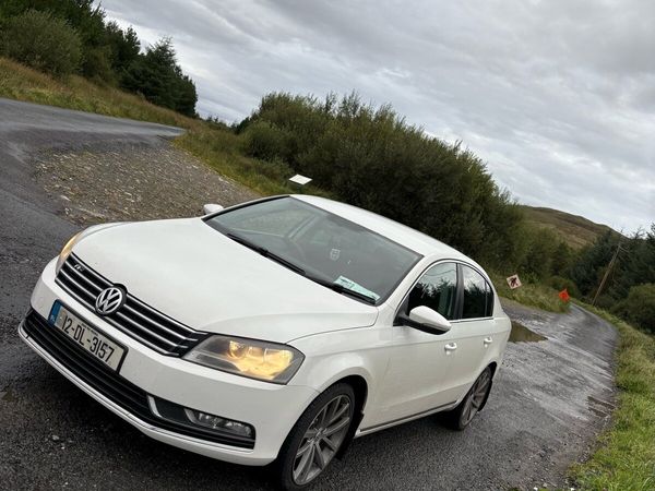 Volkswagen Passat Saloon, Diesel, 2012, White