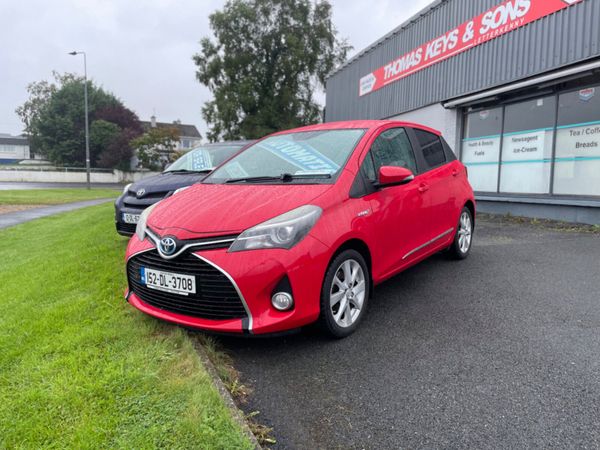 Toyota Yaris Hatchback, Petrol Hybrid, 2015, Red