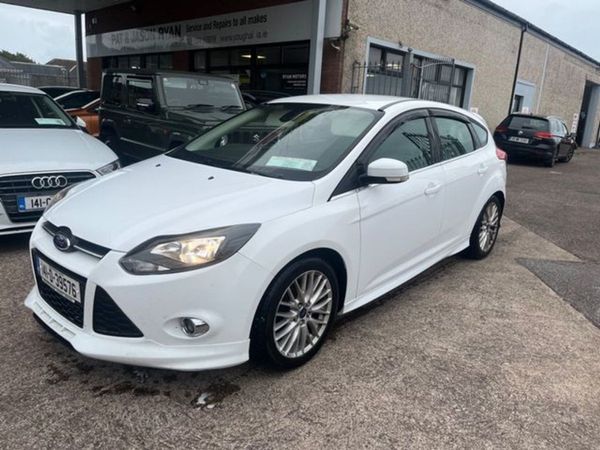 Ford Focus Hatchback, Petrol, 2014, White