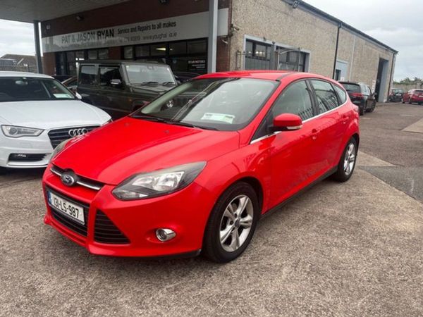 Ford Focus Hatchback, Petrol, 2013, Red